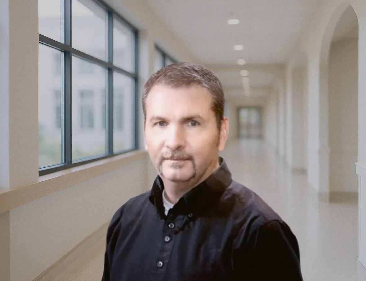 Robert-Staggs-Headshot-2025